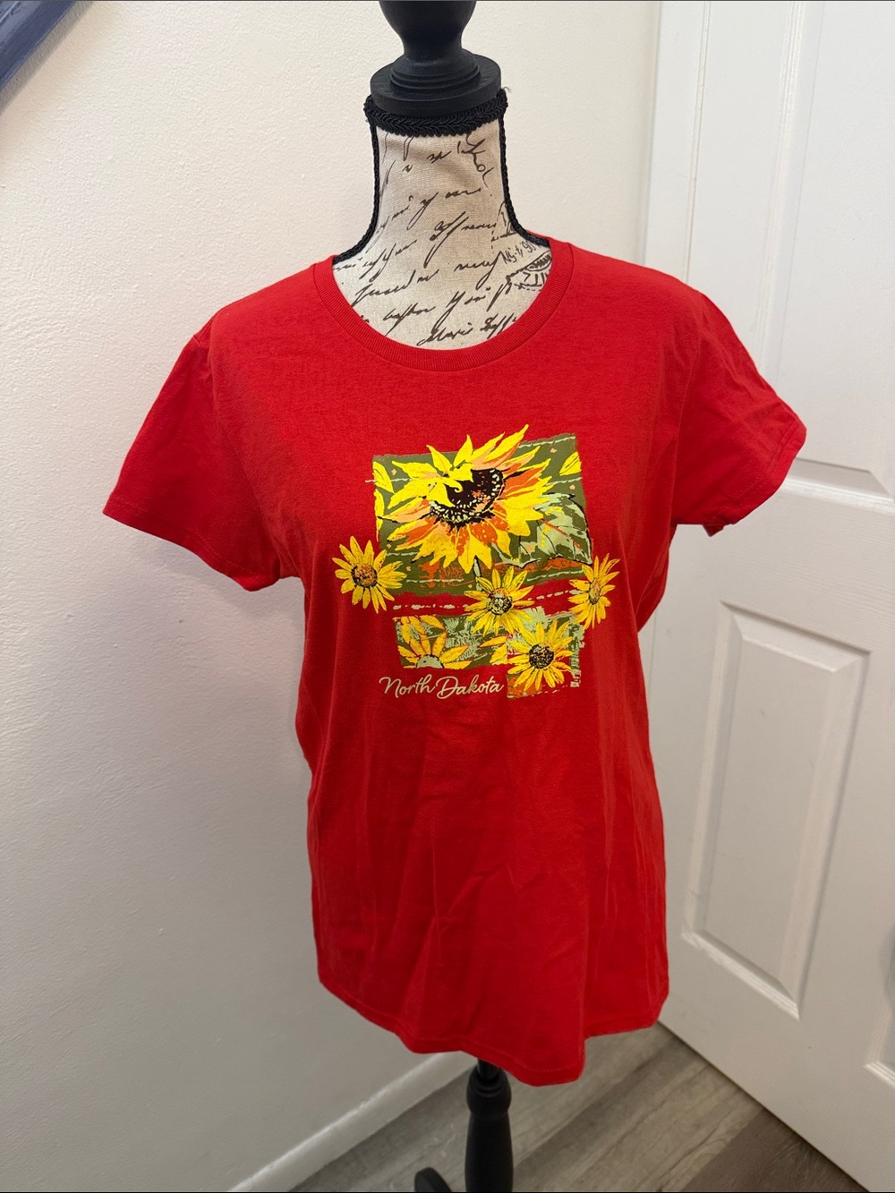 Gildan Red Short-Sleeve Tee with Sunflower Graphic